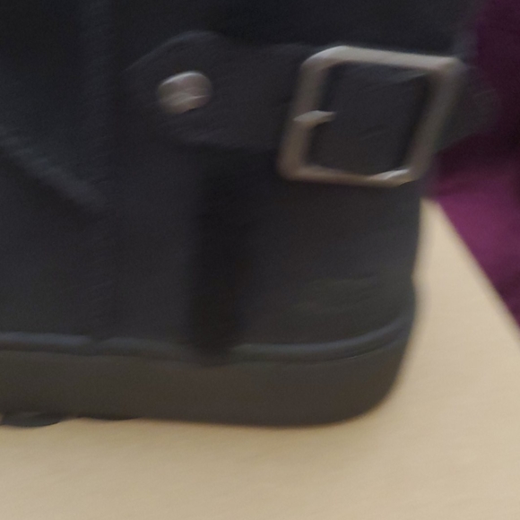 Ugg size 8 sneaker boots - Picture 4 of 7